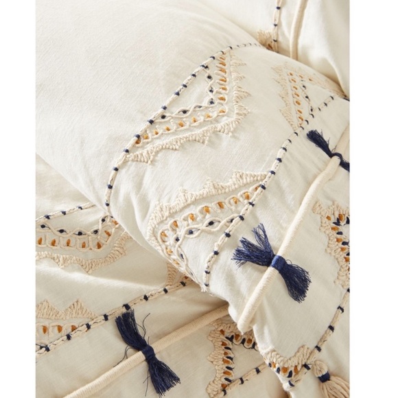 Anthro x Vineet Bahl Embroidered Romula Duvet Set - Picture 3 of 10